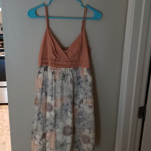 Dress - Picture 1 of 2